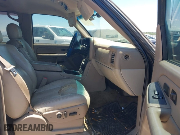 2005 Chevrolet Tahoe LT z VIN 1GNEK13T35R116833, wystawiony jako IAAI lot #42508302 z przebiegiem 254 759 mil mil oraz . Historia ofert i sprzedaży dostępna na DreamBid. Obrazek 5.
