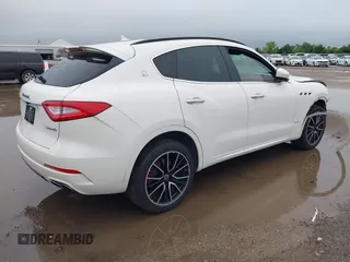 2018 Maserati Levante S GranSport z VIN ZN661YUS5JX301985, wystawiony jako IAAI lot #42180610 z przebiegiem 61 795 mil mil oraz . Historia ofert i sprzedaży dostępna na DreamBid. Obrazek 4.