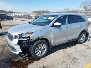2019 Kia Sorento L with VIN 5XYPG4A3XKG511934, listed as a IAAI auction lot 41784749 with 93,209 mi miles. Bid and sale history available at carsss.com. Image 2.