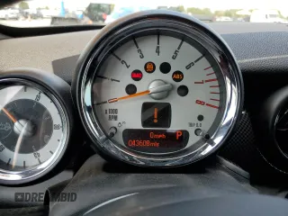2014 MINI Roadster S z VIN WMWSY3C54ET595156, wystawiony jako Copart lot #68507474 z przebiegiem 43 608 mil mil oraz Tytuł czysty. Historia ofert i sprzedaży dostępna na DreamBid. Obrazek 9.
