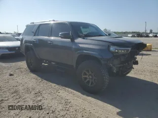 2018 Toyota 4Runner SR5 with VIN JTEBU5JR8J5572148, listed as a Copart auction lot 50132125 with 121,334 mi miles and Salvage Title. Bid and sale history available at DreamBid. Image 4.