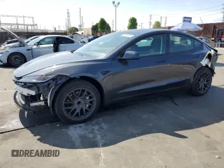 2025 Tesla Model 3 Long Range z VIN 5YJ3E1EA6SF908074, wystawiony jako Copart lot #54786175 z przebiegiem 3 998 mil mil oraz Szkoda całkowita • Salvage title. Historia ofert i sprzedaży dostępna na DreamBid. Obrazek 1.