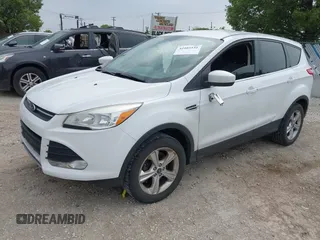 2013 Ford Escape SE z VIN 1FMCU9G9XDUD95244, wystawiony jako IAAI lot #42402531 z przebiegiem 164 844 mil mil oraz . Historia ofert i sprzedaży dostępna na DreamBid. Obrazek 2.