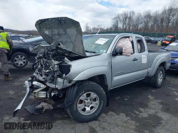 2010 Toyota Tacoma z VIN 5TEUU4ENXAZ736110, wystawiony jako IAAI lot #41951329 z przebiegiem 243 221 mil mil oraz . Historia ofert i sprzedaży dostępna na DreamBid. Obrazek 2.