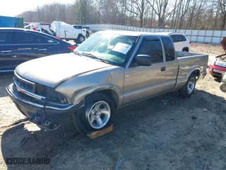 2003 Chevrolet S-10 LS with VIN 1GCCS19X238105934, listed as a IAAI auction lot 41484196 with 149,653 mi miles. Bid and sale history available at carsss.com. Image 17.