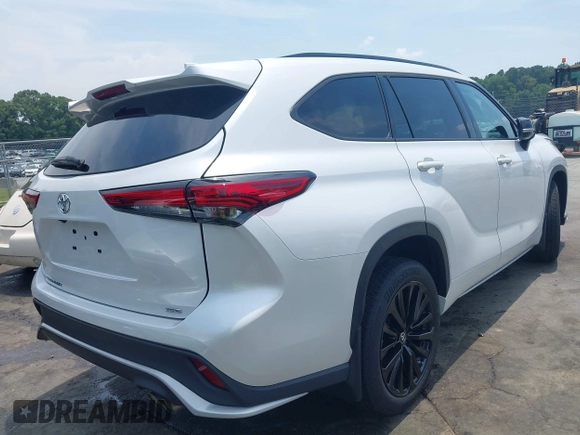 2023 Toyota Highlander L z VIN 5TDKDRAHXPS520803, wystawiony jako IAAI lot #42584854 z przebiegiem 11 561 mil mil oraz . Historia ofert i sprzedaży dostępna na DreamBid. Obrazek 4.