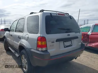 2003 Ford Escape XLT Popular 2 with VIN 1FMYU93163KC74842, listed as a IAAI auction lot 41828112 with 171,988 mi miles. Bid and sale history available at carsss.com. Image 3.