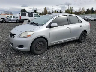 2012 Toyota Yaris z VIN JTDBT4K38C1419632, wystawiony jako Copart lot #49278945 z przebiegiem 161 321 mil mil oraz Szkoda całkowita • Salvage title. Historia ofert i sprzedaży dostępna na DreamBid. Obrazek 1.