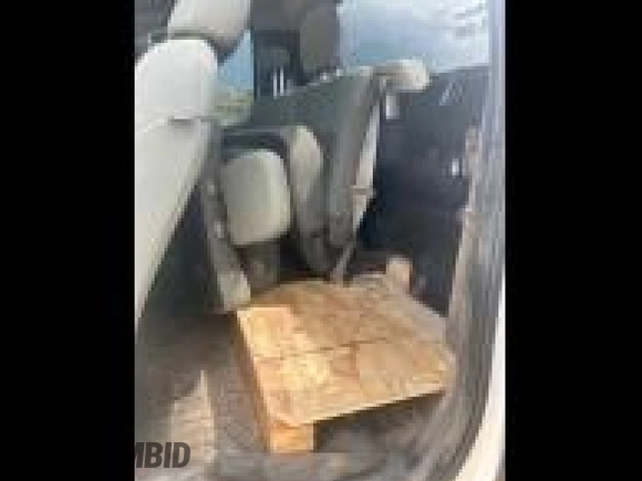 2018 Ford F-250 XL z VIN 1FT7X2B60JEC67165, wystawiony jako IAAI lot #42843681 z przebiegiem 184 448 mil mil oraz . Historia ofert i sprzedaży dostępna na DreamBid. Obrazek 1.