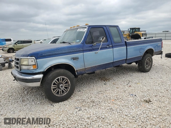 1996 Ford F-250 z VIN 1FTHX26F0TEA10475, wystawiony jako Copart lot #53327235 z przebiegiem 307 273 mil mil oraz Szkoda całkowita • Salvage title. Historia ofert i sprzedaży dostępna na DreamBid. Obrazek 1.