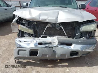 2005 Chevrolet Silverado 1500 Work Truck with VIN 1GCEC14X45Z106318, listed as a IAAI auction lot 41819033 with 153,997 mi miles. Bid and sale history available at carsss.com. Image 6.