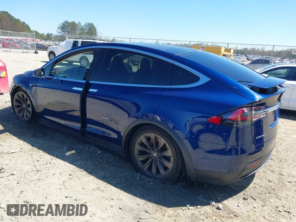2017 Tesla Model X 90D z VIN 5YJXCBE26HF079022, wystawiony jako IAAI lot #41847954 z przebiegiem 74 940 mil mil oraz . Historia ofert i sprzedaży dostępna na DreamBid. Obrazek 3.