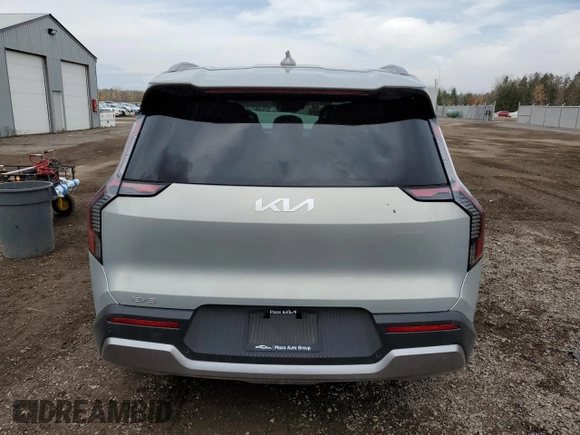2024 Kia EV9 Wind z VIN KNDAFFS57R6049852, wystawiony jako Copart lot #78782314 z przebiegiem 2 496 mil mil oraz Szkoda całkowita • Salvage title. Historia ofert i sprzedaży dostępna na DreamBid. Obrazek 6.