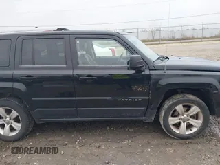 2014 Jeep Patriot Limited with VIN 1C4NJRCB7ED569805, listed as a IAAI auction lot 40854840 with 189,858 mi miles. Bid and sale history available at carsss.com. Image 13.