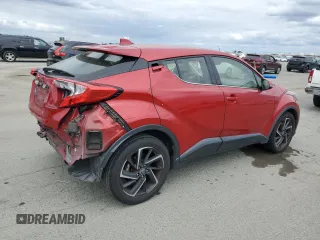 2021 Toyota C-HR LE z VIN JTNKHMBX2M1104830, wystawiony jako Copart lot #54757285 z przebiegiem 142 356 mil mil oraz Szkody całkowita. Historia ofert i sprzedaży dostępna na DreamBid. Obrazek 3.