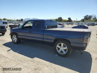 2001 Chevrolet Silverado 1500 LS with VIN 2GCEC19V611371932, listed as a Copart auction lot 50268825 with 297,371 mi miles and Salvage Title. Bid and sale history available at carsss.com. Image 2.