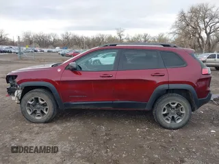 2019 Jeep Cherokee Trailhawk Elite with VIN 1C4PJMBX3KD483704, listed as a IAAI auction lot 40994848 with 176,770 mi miles. Bid and sale history available at carsss.com. Image 15.