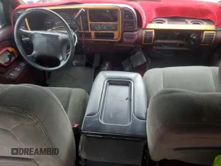 1995 GMC Sierra 1500 z VIN 2GTEK19K2S1542315, wystawiony jako Copart lot #42764275 z przebiegiem 305 402 mil mil oraz Szkody całkowita. Historia ofert i sprzedaży dostępna na DreamBid. Obrazek 8.