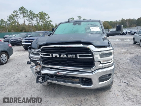 2019 Ram 2500 Tradesman with VIN 3C6UR4HJ3KG712732, listed as a IAAI auction lot 41501124 with 218,362 mi miles. Bid and sale history available at carsss.com. Image 12.