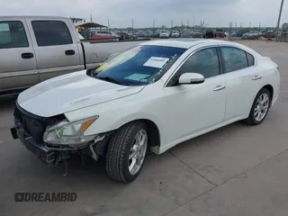 2014 Nissan Maxima SV z VIN 1N4AA5AP8EC476454, wystawiony jako IAAI lot #41946481 z przebiegiem 197 221 mil mil oraz . Historia ofert i sprzedaży dostępna na DreamBid. Obrazek 2.