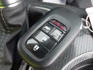 2025 Honda Civic Sport z VIN 19XFL2H81SE012353, wystawiony jako IAAI lot #41934245 z przebiegiem 8873 mil mil oraz . Historia ofert i sprzedaży dostępna na DreamBid. Obrazek 11.