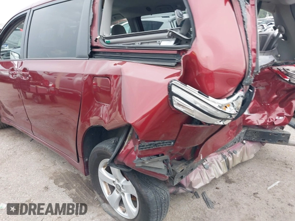 2018 Toyota Sienna LE Auto Access Seat с VIN 5TDKZ3DC8JS909056, выставлен на аукционе IAAI как лот 42362934 с пробегом 157 230 миль миль и . История ставок и продаж доступна на DreamBid. Изображение 6.