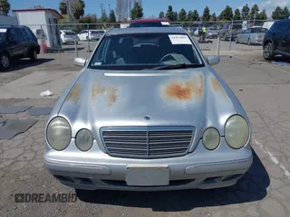 2001 Mercedes-Benz E 320 z VIN WDBJF65J51B311774, wystawiony jako IAAI lot #41953089 z przebiegiem 170 338 mil mil oraz . Historia ofert i sprzedaży dostępna na DreamBid. Obrazek 12.