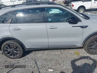 2022 Kia Sorento SX z VIN 5XYRKDLF6NG093083, wystawiony jako IAAI lot #42170584 z przebiegiem 60 848 mil mil oraz . Historia ofert i sprzedaży dostępna na DreamBid. Obrazek 13.