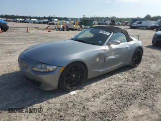 2006 BMW Z4 3.0si z VIN 4USBU53566LX00267, wystawiony jako Copart lot #55820915 z przebiegiem 143 288 mil mil oraz Szkoda całkowita • Salvage title. Historia ofert i sprzedaży dostępna na DreamBid. Obrazek 1.