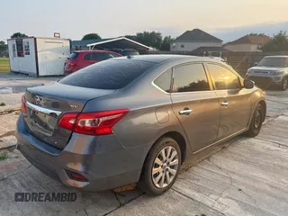 2017 Nissan Sentra SV z VIN 3N1AB7AP8HL663126, wystawiony jako Copart lot #58672555 z przebiegiem 108 274 mil mil oraz Czysty tytuł • Clean title. Historia ofert i sprzedaży dostępna na DreamBid. Obrazek 4.
