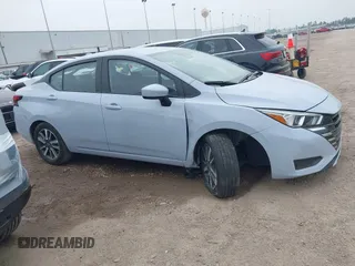 2024 Nissan Versa SV z VIN 3N1CN8EV0RL901518, wystawiony jako IAAI lot #41935491 z przebiegiem 15 873 mil mil oraz . Historia ofert i sprzedaży dostępna na DreamBid. Obrazek 14.