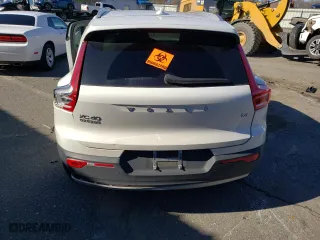 2020 Volvo XC40 Momentum with VIN YV4AC2HK5L2226439, listed as a Copart auction lot 73108702 with 31837 miles. Bid and sale history available at carsss.com. Image 6.
