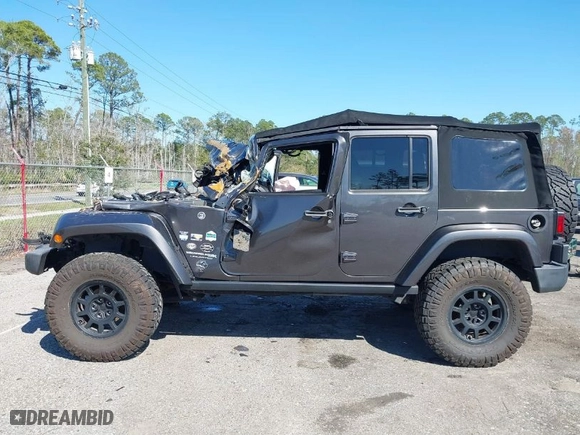 2018 Jeep Wrangler JK Unlimited Rubicon Recon with VIN 1C4HJWFG1JL840294, listed as a IAAI auction lot 41775967 with NaN miles. Bid and sale history available at carsss.com. Image 14.