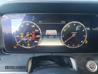2019 Mercedes-Benz E 450 with VIN WDDZH6JBXKA663095, listed as a Copart auction lot 81369044 with 43,455 mi miles and Salvage Title. Bid and sale history available at DreamBid. Image 9.