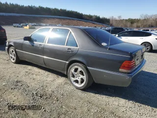 1993 Mercedes-Benz 400 z VIN WDBGA43E5PA107736, wystawiony jako Copart lot #87721115 z przebiegiem 192 418 mil mil oraz Tytuł czysty. Historia ofert i sprzedaży dostępna na DreamBid. Obrazek 2.
