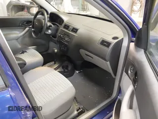 2006 Ford Focus S z VIN 1FAFP34N66W232191, wystawiony jako IAAI lot #42319916 z przebiegiem 51 438 mil mil oraz . Historia ofert i sprzedaży dostępna na DreamBid. Obrazek 5.