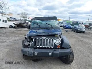 2013 Jeep Wrangler Unlimited Sport z VIN 1C4HJWDG3DL697226, wystawiony jako IAAI lot #42053059 z przebiegiem 134 504 mil mil oraz . Historia ofert i sprzedaży dostępna na DreamBid. Obrazek 6.