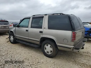 1999 GMC Yukon with VIN 1GKEK13R5XJ767903, listed as a Copart auction lot 84158844 with 112,229 mi miles and Salvage Title. Bid and sale history available at carsss.com. Image 2.