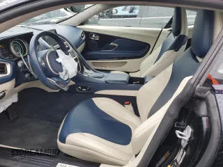 2017 Aston Martin DB11 z VIN SCFRMFAV5HGL02557, wystawiony jako Copart lot #74946544 z przebiegiem Nie podano mil oraz Szkody całkowita. Historia ofert i sprzedaży dostępna na DreamBid. Obrazek 7.