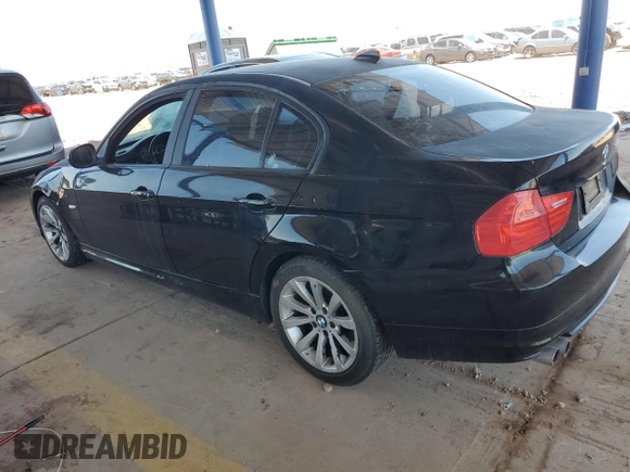 2011 BMW 3 Series 328i z VIN WBAPH5C55BA446506, wystawiony jako Copart lot #64320775 z przebiegiem 176 862 mil mil oraz Czysty tytuł • Clean title. Historia ofert i sprzedaży dostępna na DreamBid. Obrazek 2.