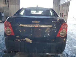2015 Chevrolet Sonic LT z VIN 1G1JC5SH0F4191697, wystawiony jako Copart lot #88711955 z przebiegiem 126 569 mil mil oraz Szkoda całkowita • Salvage title. Historia ofert i sprzedaży dostępna na DreamBid. Obrazek 6.