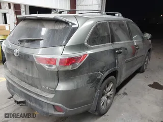 2014 Toyota Highlander XLE with VIN 5TDJKRFH1ES025381, listed as a IAAI auction lot 41494104 with 187,588 mi miles. Bid and sale history available at carsss.com. Image 4.
