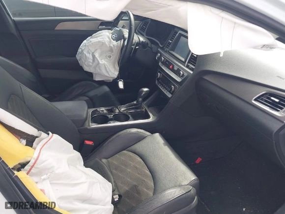 2019 Hyundai Sonata Sport with VIN 5NPE34AFXKH772292, listed as a IAAI auction lot 40466023 with 46,224 mi miles. Bid and sale history available at carsss.com. Image 5.
