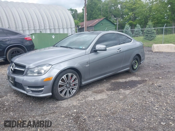 2012 Mercedes-Benz C 250 с VIN WDDGJ4HB5CF745892, выставлен на аукционе IAAI как лот 42347608 с пробегом 109 677 миль миль и . История ставок и продаж доступна на DreamBid. Изображение 2.
