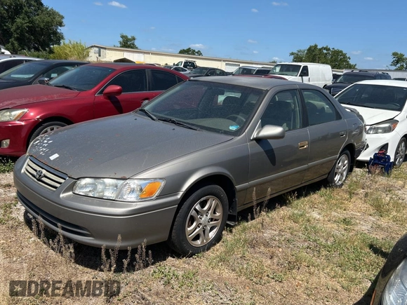 2000 Toyota Camry CE with VIN 4T1BG22K0YU002152, listed as a Copart auction lot 55530965 with 366,513 mi miles and Clean Title. Bid and sale history available at carsss.com. Image 2.