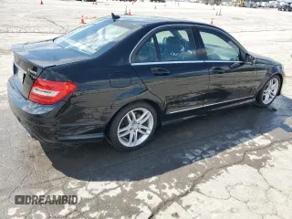 2012 Mercedes-Benz C 300 Sport z VIN WDDGF8BB1CR207366, wystawiony jako Copart lot #56564215 z przebiegiem 95 134 mil mil oraz Szkoda całkowita • Salvage title. Historia ofert i sprzedaży dostępna na DreamBid. Obrazek 3.