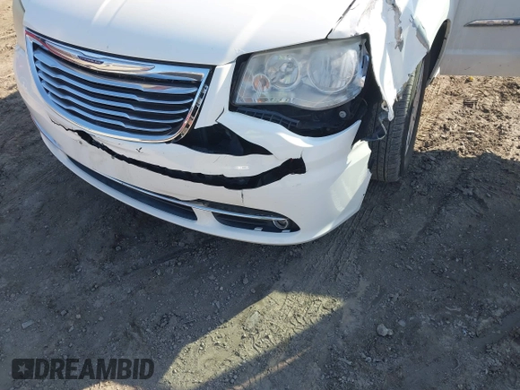 2013 Chrysler Town & Country Touring with VIN 2C4RC1BG8DR573559, listed as a IAAI auction lot 41793874 with 205,005 mi miles. Bid and sale history available at carsss.com. Image 6.