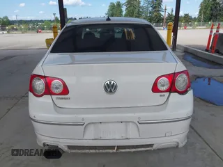 2008 Volkswagen Passat 3.6L V6 z VIN WVWCU73C18P112907, wystawiony jako IAAI lot #42333428 z przebiegiem 113 174 mil mil oraz . Historia ofert i sprzedaży dostępna na DreamBid. Obrazek 16.