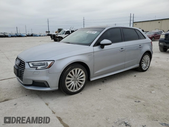 2017 Audi A3 e-tron Sportback Premium z VIN WAUUPBFF9HA098386, wystawiony jako Copart lot #46338015 z przebiegiem 69 401 mil mil oraz Czysty tytuł • Clean title. Historia ofert i sprzedaży dostępna na DreamBid. Obrazek 1.
