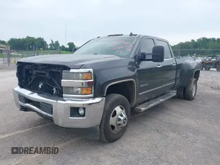 2015 Chevrolet Silverado 3500HD LTZ z VIN 1GC4K0C85FF127359, wystawiony jako IAAI lot #42252408 z przebiegiem 273 905 mil mil oraz . Historia ofert i sprzedaży dostępna na DreamBid. Obrazek 2.